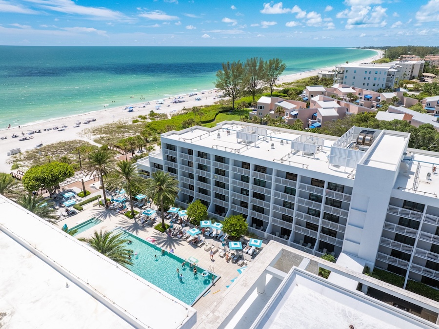 5 Reasons to Visit Longboat Key a hotel with a pool and beach